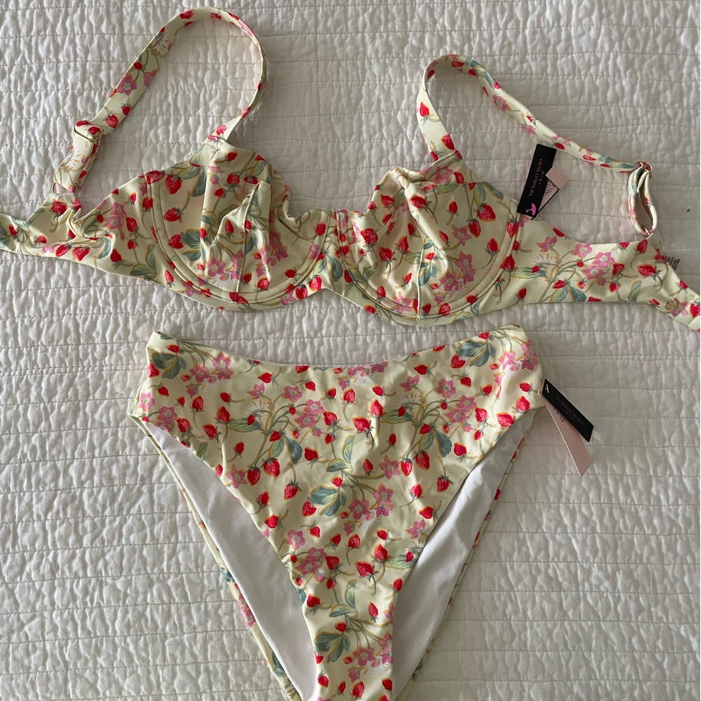 Victoria’s Secret NWT strawberry print bikini